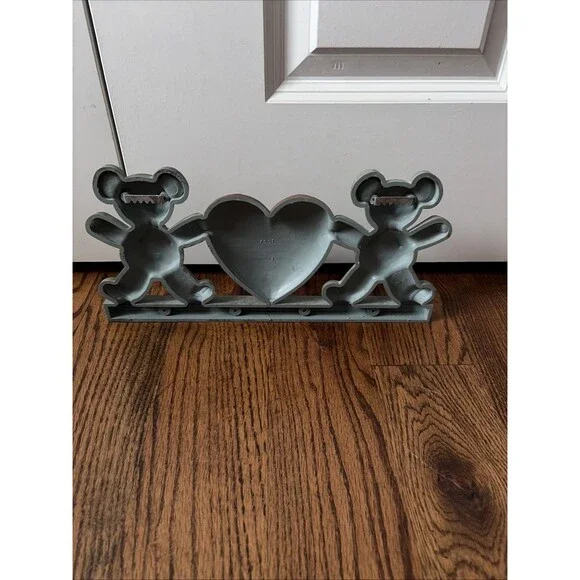 VINTAGE Teddy bear Heart COAT OR SWEATER RACK Plastic Peg Hanger - Picture 5 of 5